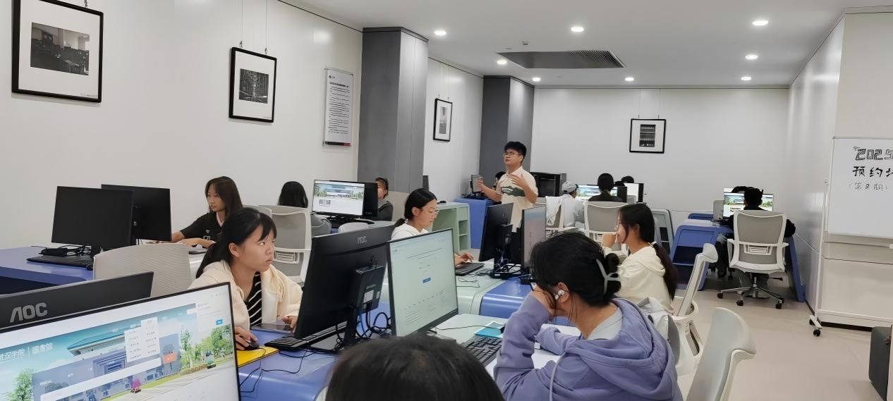 图书馆2025年下半年新学期预约培训讲座如期开展，助力师生高效获取教育信息