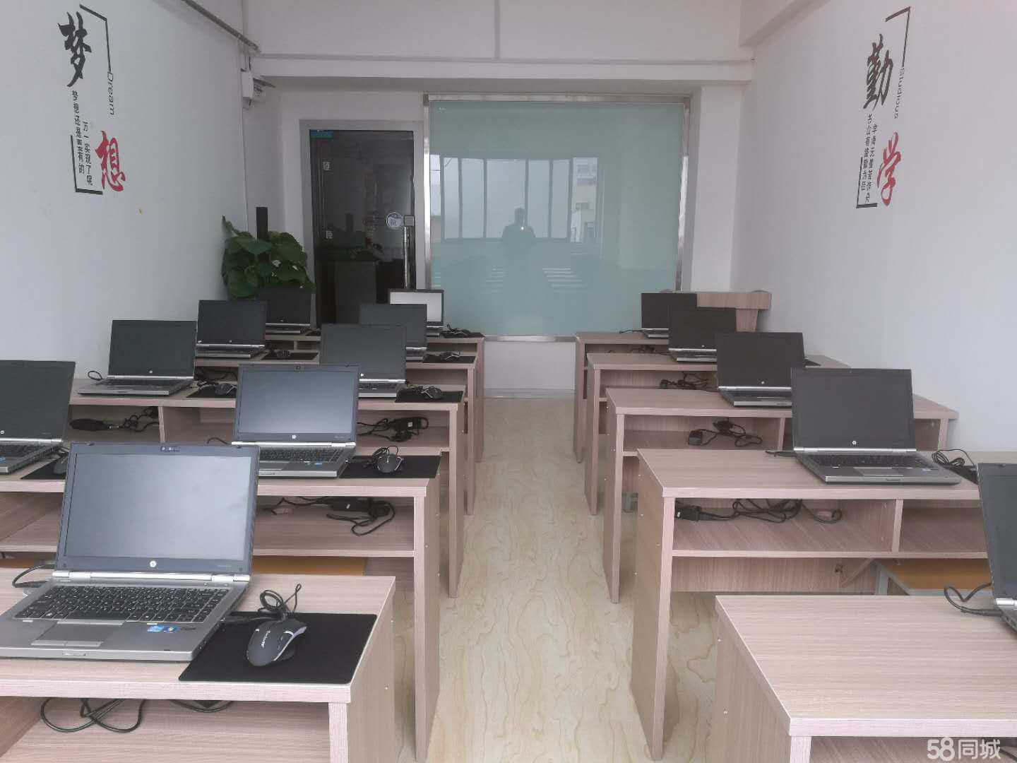 教育咨询服务的新模式——以广州铠诺教育咨询平顶山分公司为例